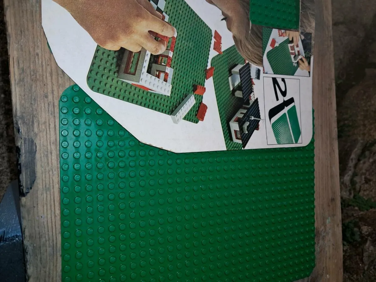 Lego Vintage 798: 2 Medium Green Baseplates c1971 - Image 4
