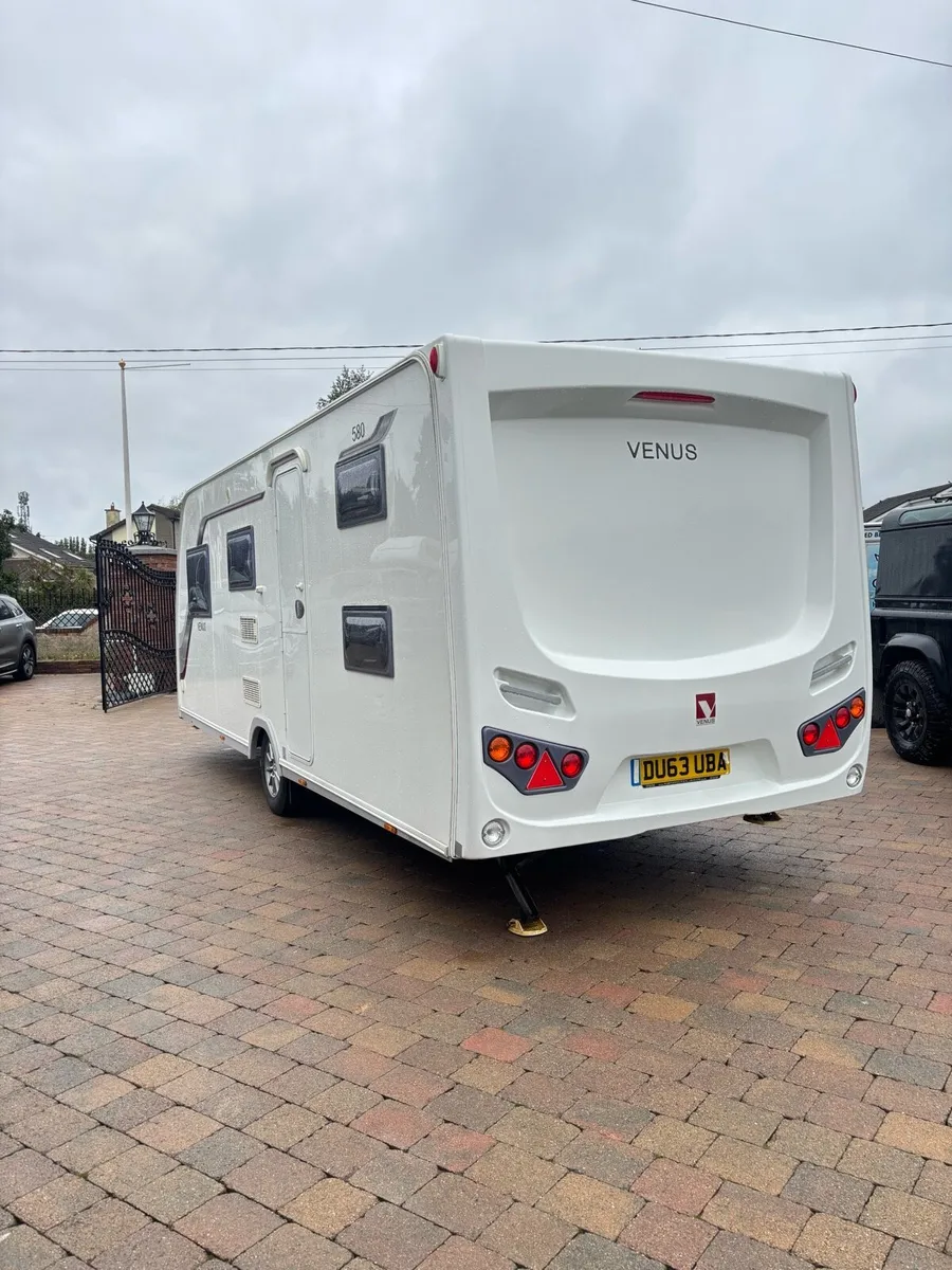 LUNAR VENUS 580 6berth - Image 3