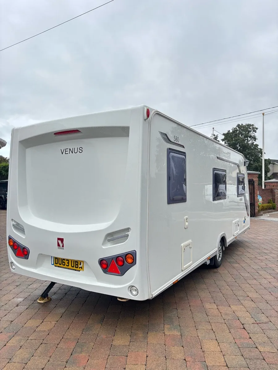 LUNAR VENUS 580 6berth - Image 4