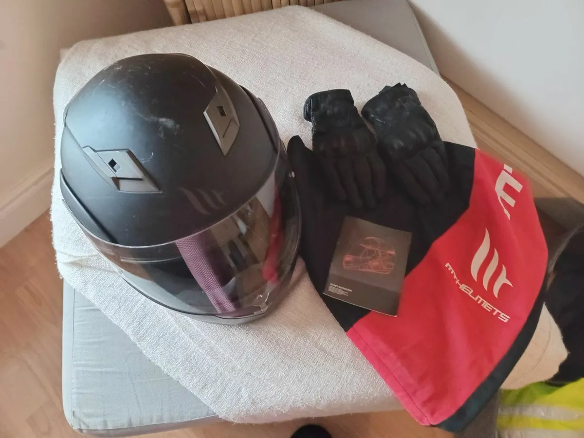Motorbike Helmet + Ladies Gloves – Good Condition