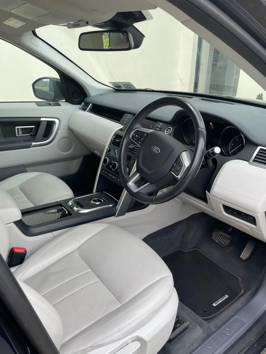 Land Rover Discovery Sport 2019 - Image 4