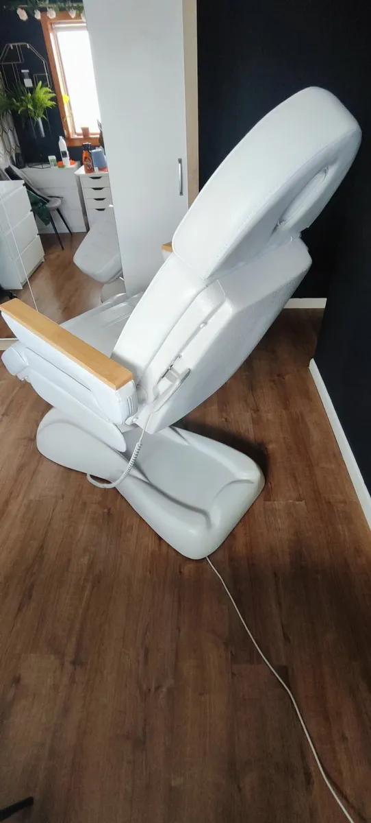 Electric Cosmetict Chair - Image 3