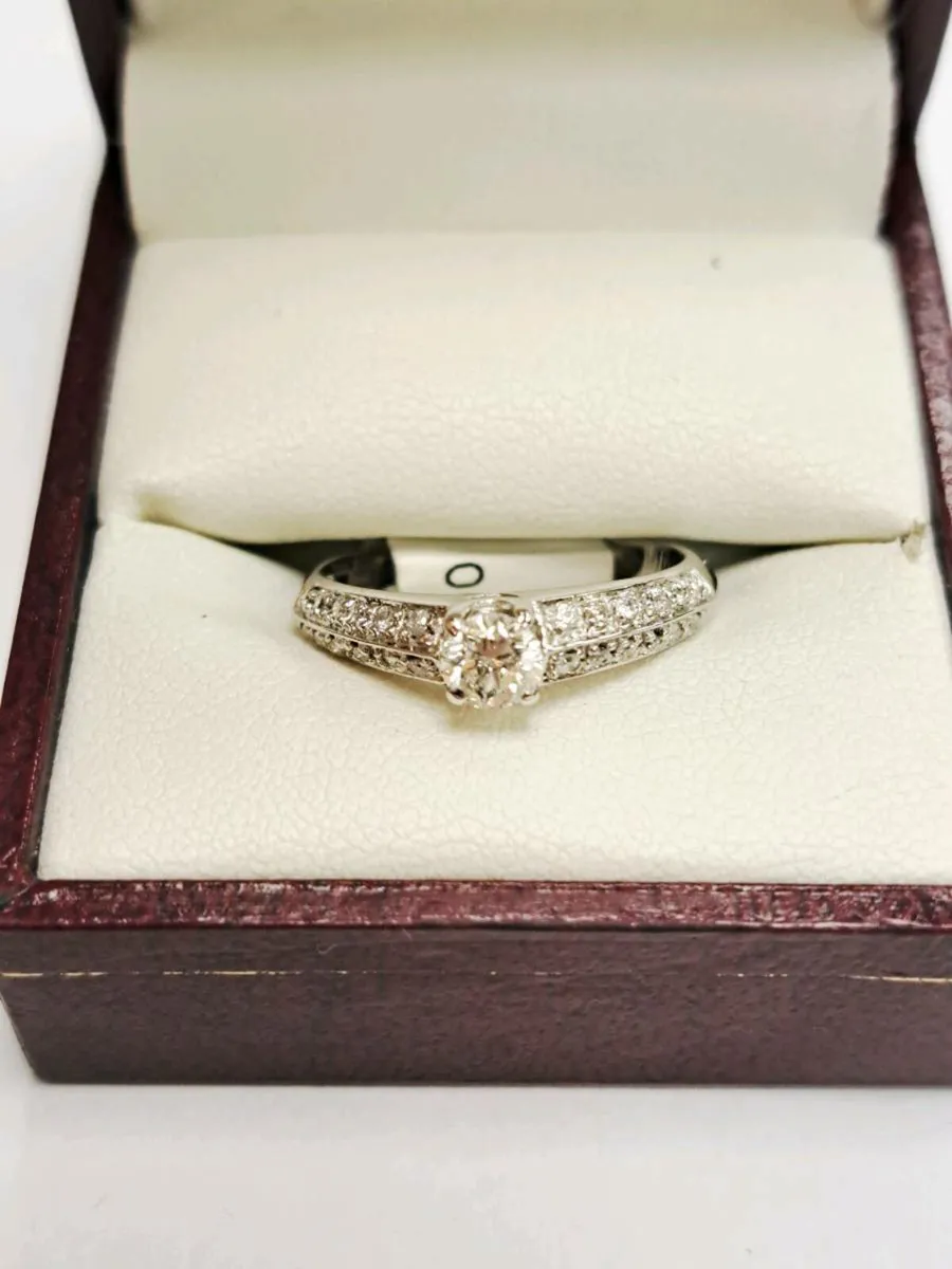 18K White Gold Diamond Ring 18CT - Image 1