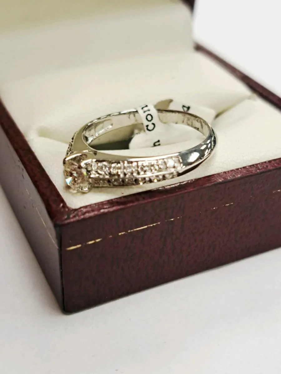 18K White Gold Diamond Ring 18CT - Image 2