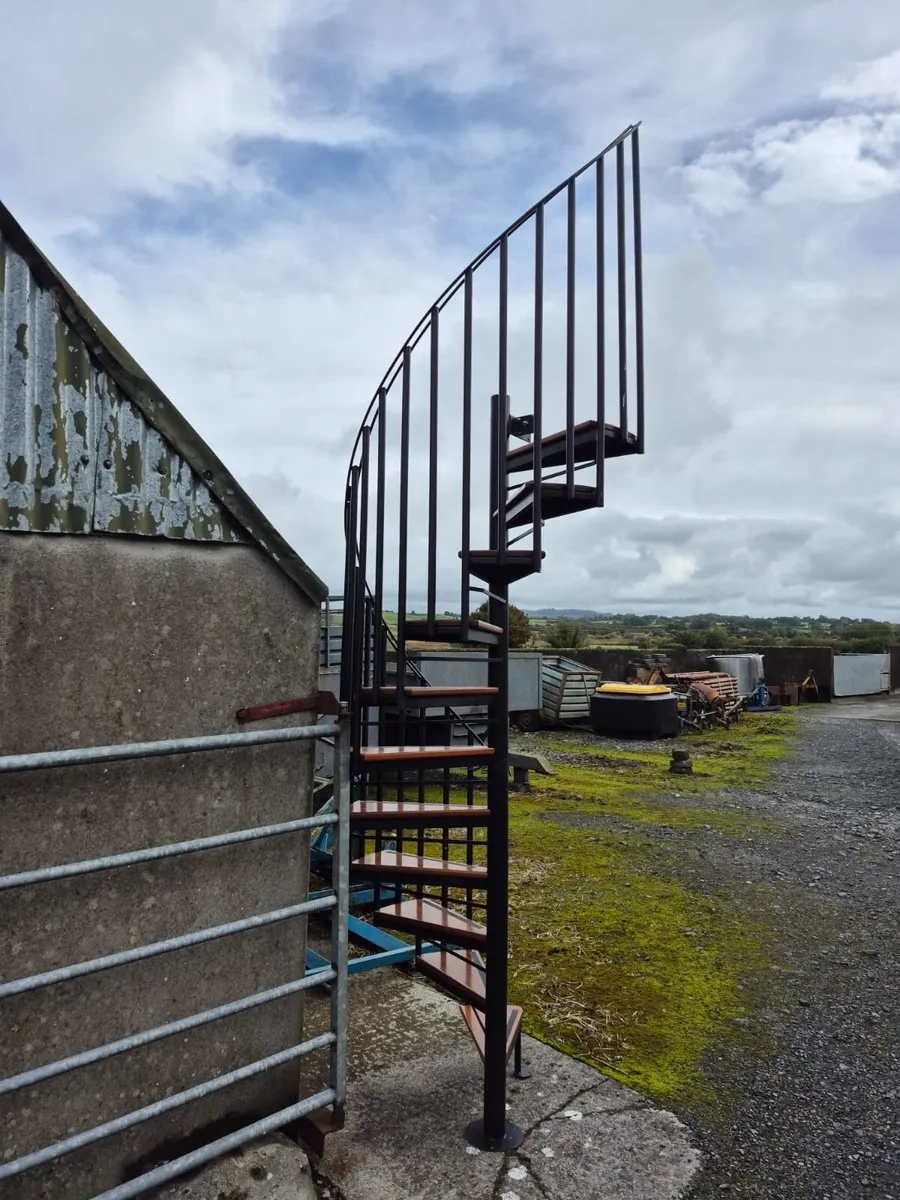 Spiral stairs - Image 2