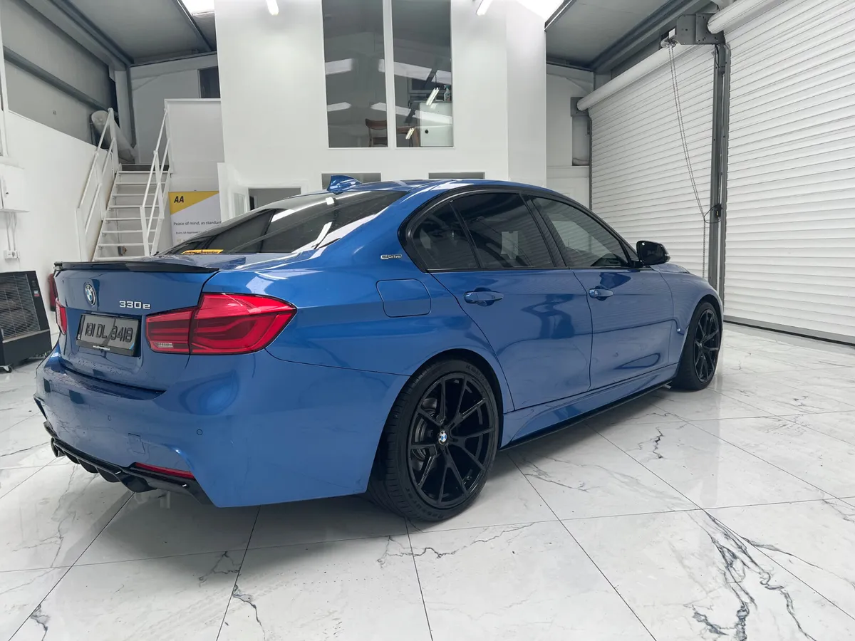 BMW 3-Series 2018 - Image 4