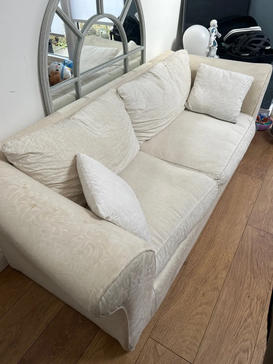 Old pull out couch - Image 2
