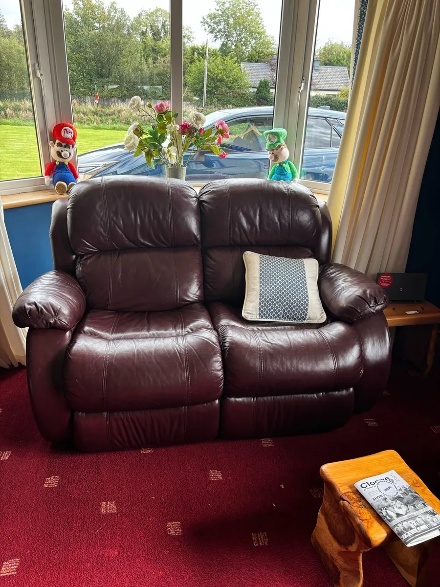 Three-two-one suite with recliners - Image 2