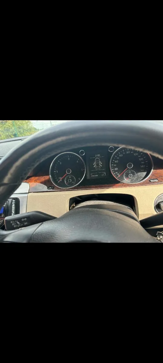 Volkswagen Passat 2010 - Image 1