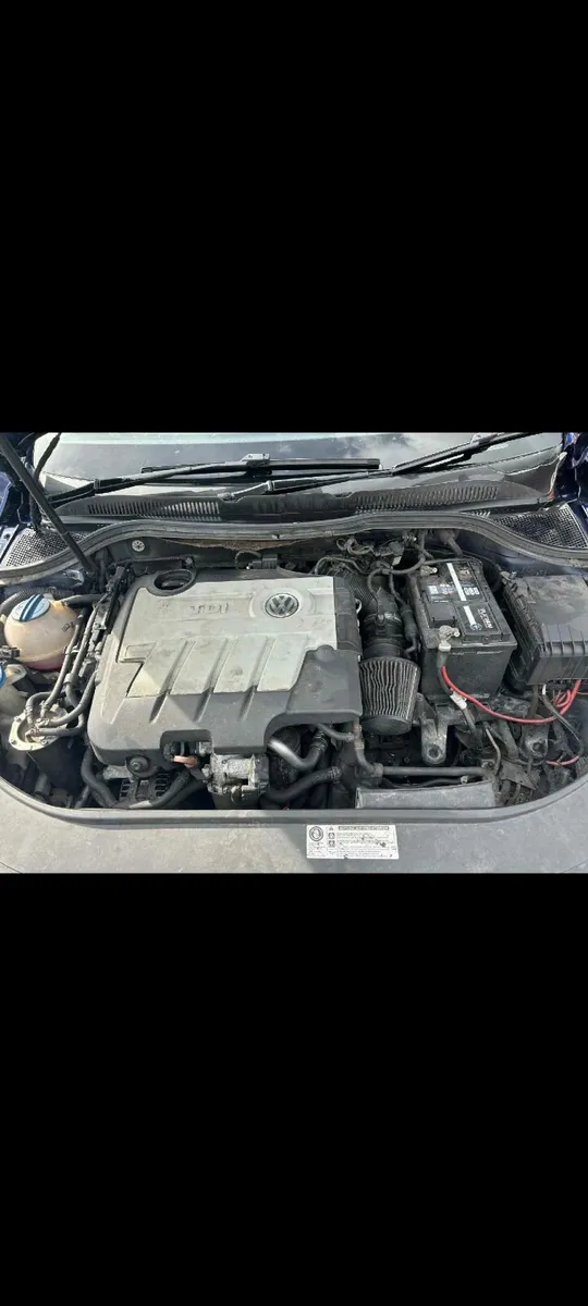 Volkswagen Passat 2010 - Image 2