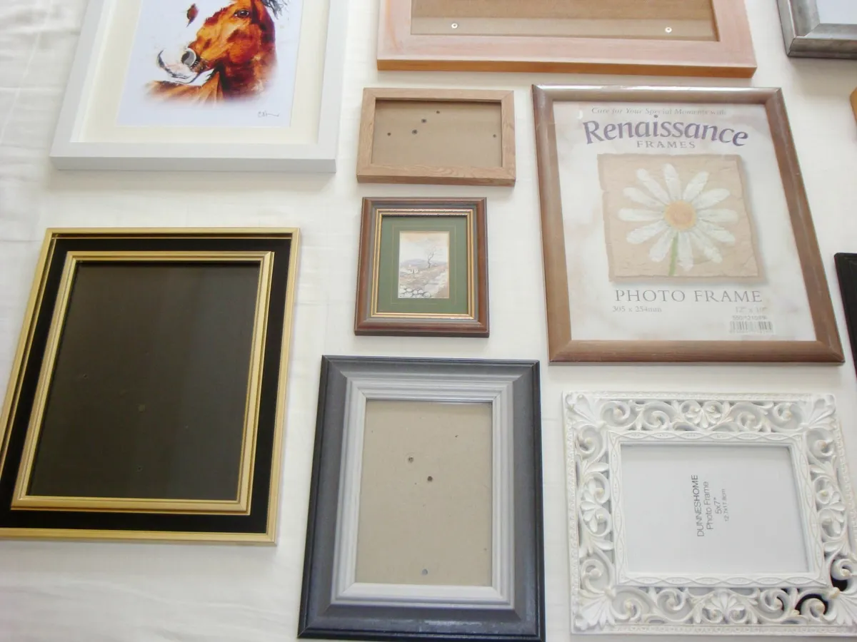 Bundle of picture frames and art - Image 4
