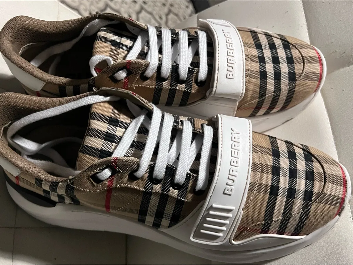 Men’s Burberry shoes - Image 4