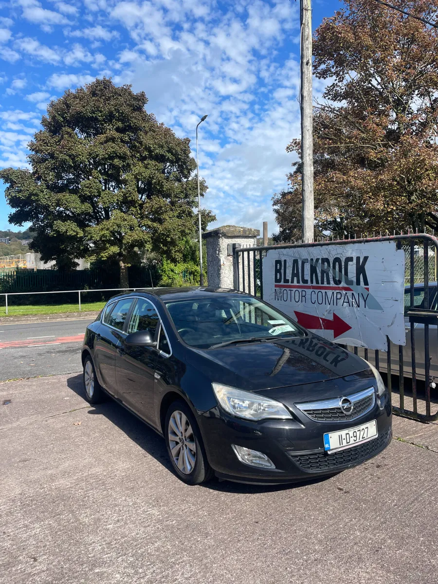 Opel Astra 2011 - Image 1