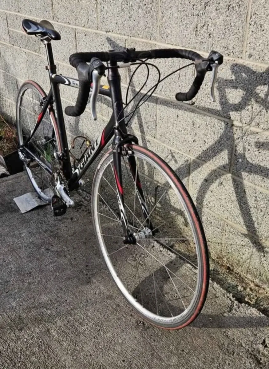 Giant road bike - Image 4