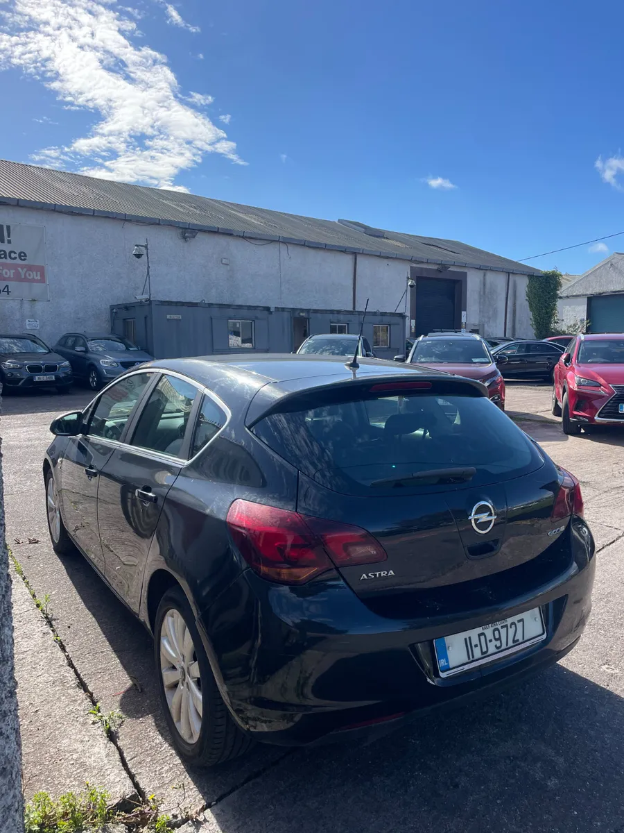 Opel Astra 2011 - Image 3