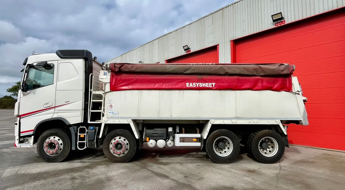 2017 Volvo FH 420 Sleeper Cab 8X4 - Image 4