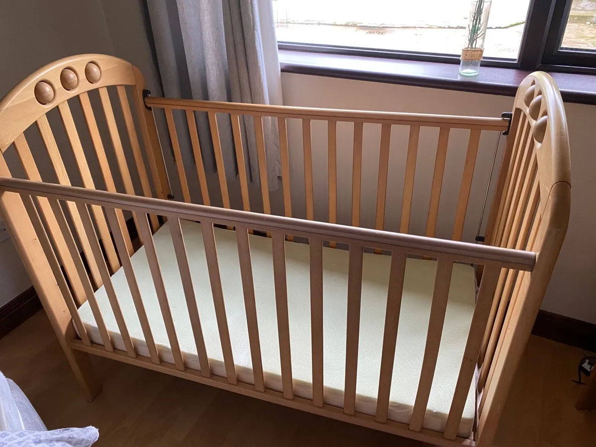 Mama and Papas Cot and Mattress - Image 1