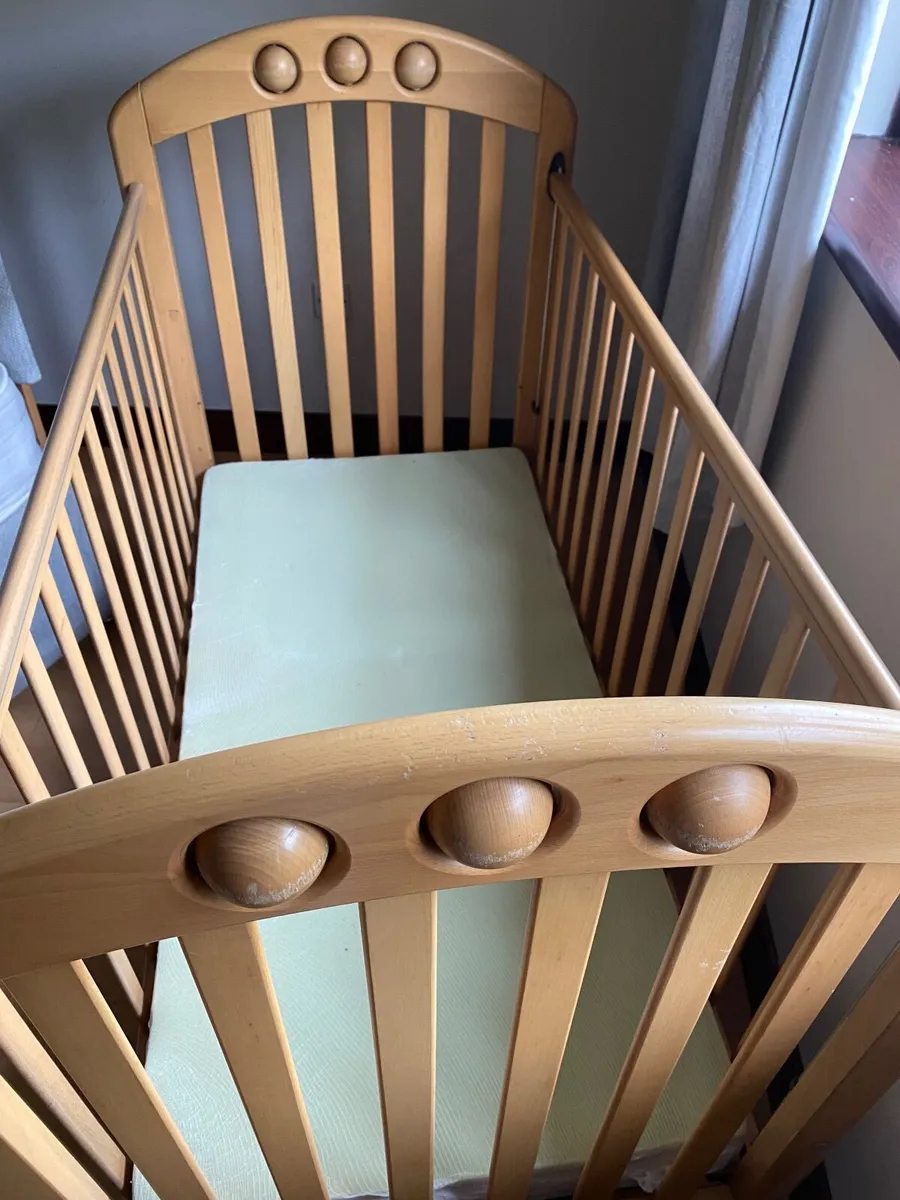 Mama and Papas Cot and Mattress - Image 2