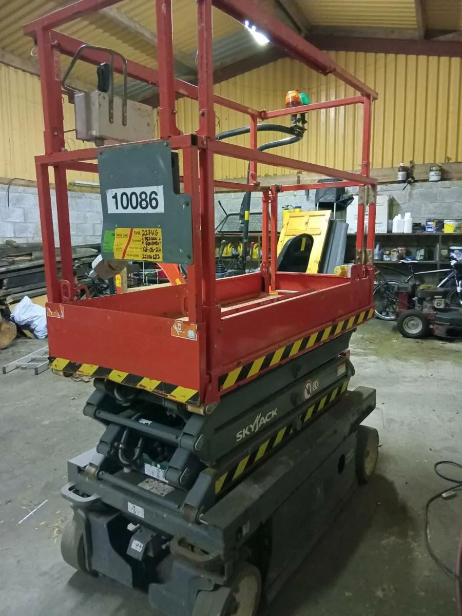 Mini Digger & Sky Lift - Image 2