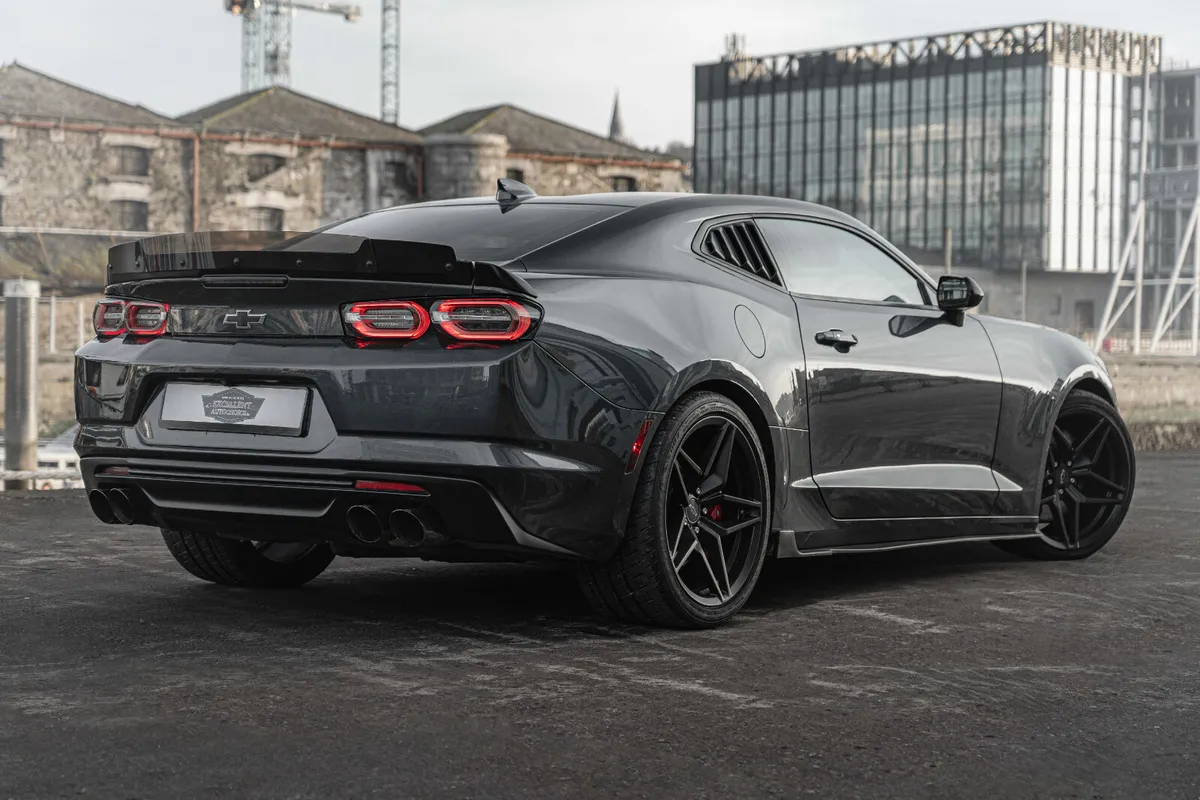 CHEVROLET CAMARO 6.2 SS STUNNING! - Image 2