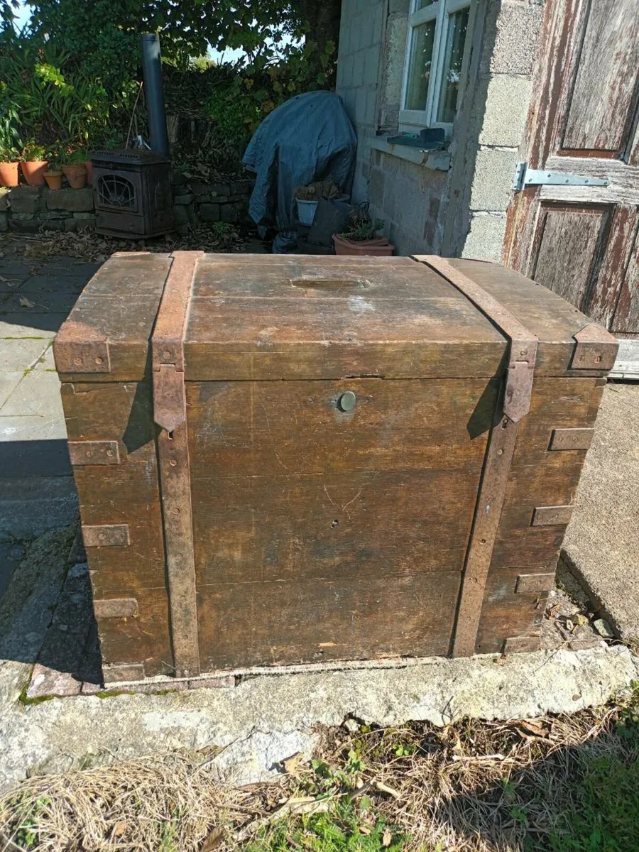 Campaign chest - Image 1