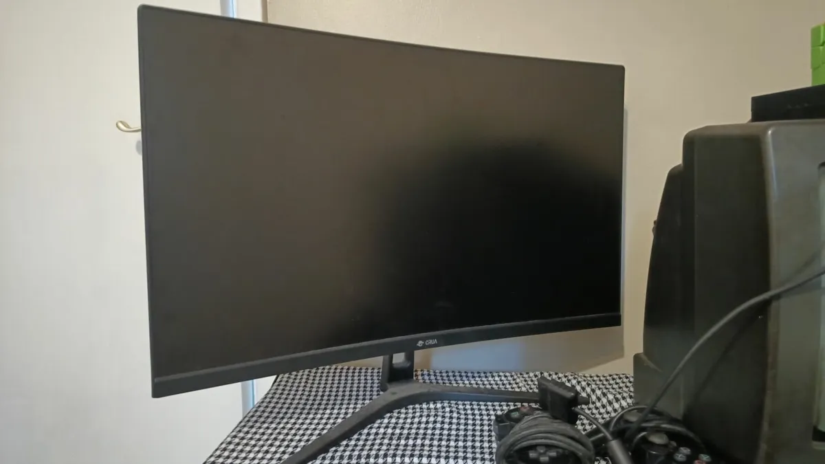 Crua 27 inch Curved Gaming Monitor - Image 2
