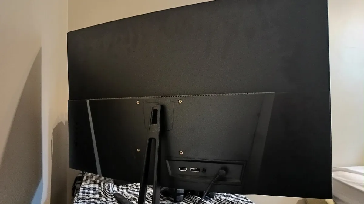 Crua 27 inch Curved Gaming Monitor - Image 4