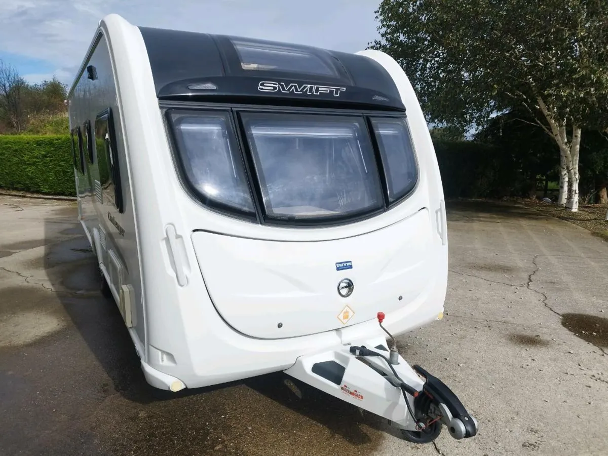 Swift challenger 580 se 2012 transverse fixed bed - Image 2