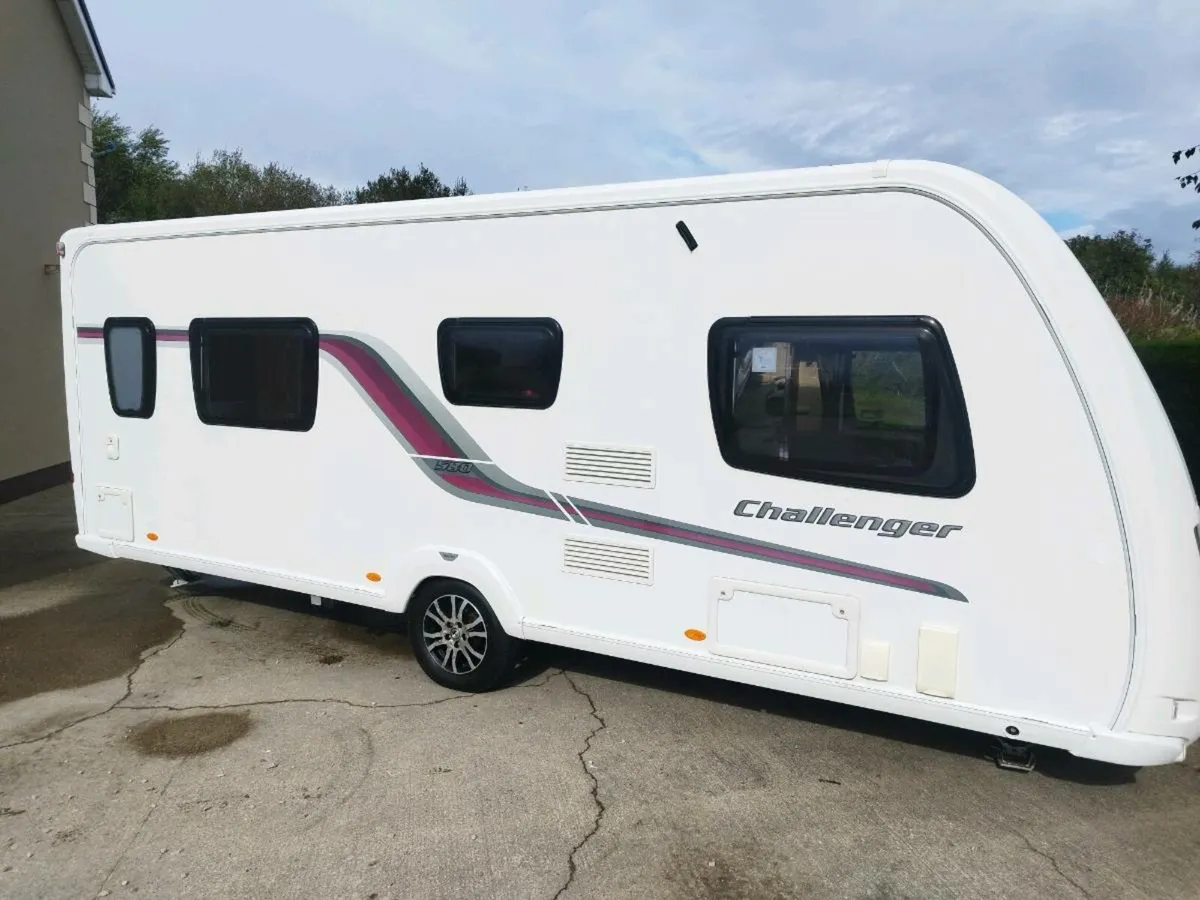 Swift challenger 580 se 2012 transverse fixed bed - Image 4