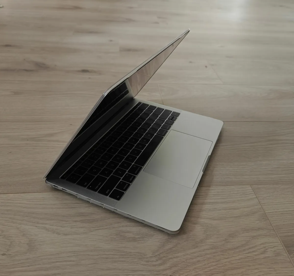 💻 MacBook Pro 13-inch (Late 2016) – Pristine - Image 4