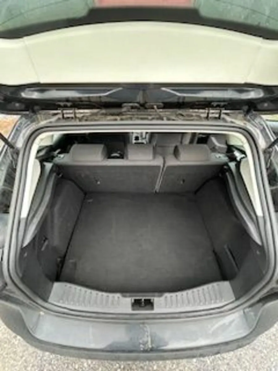 Ford Focus 2012 - Image 2