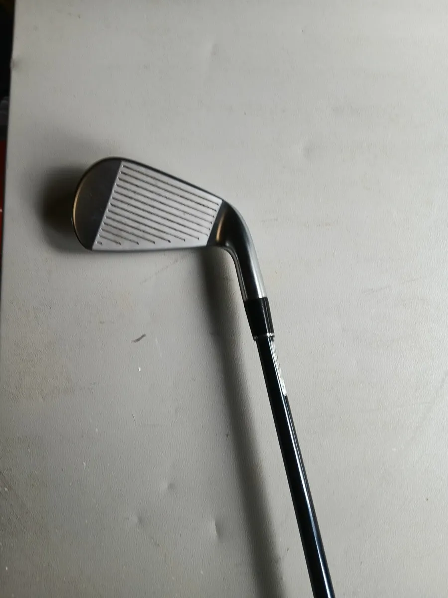 Golf club - Image 1