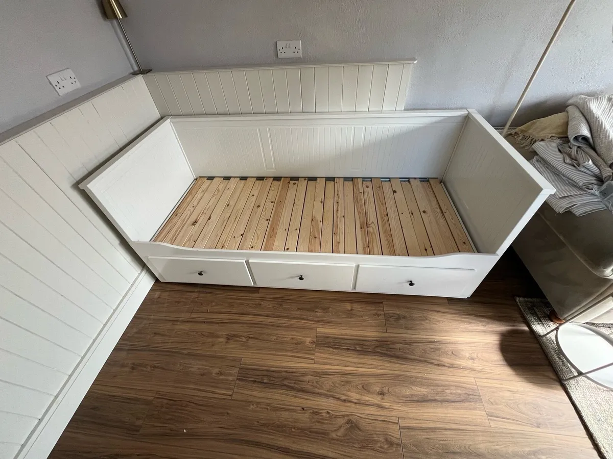 Day Bed - Image 1