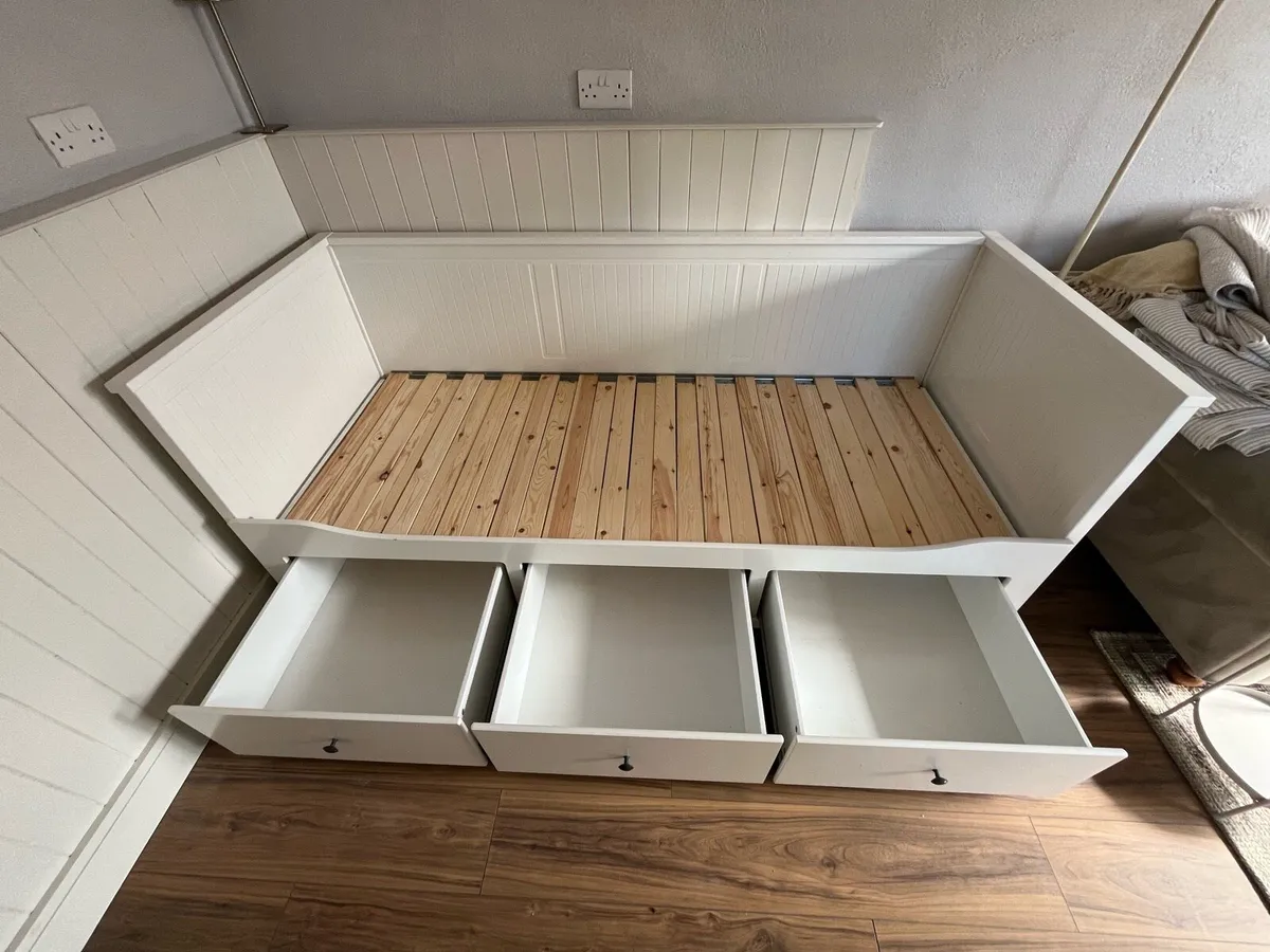 Day Bed - Image 2