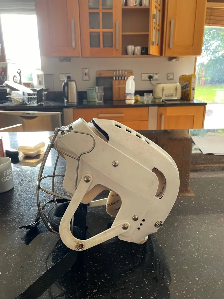 Hurling helmets - Image 3