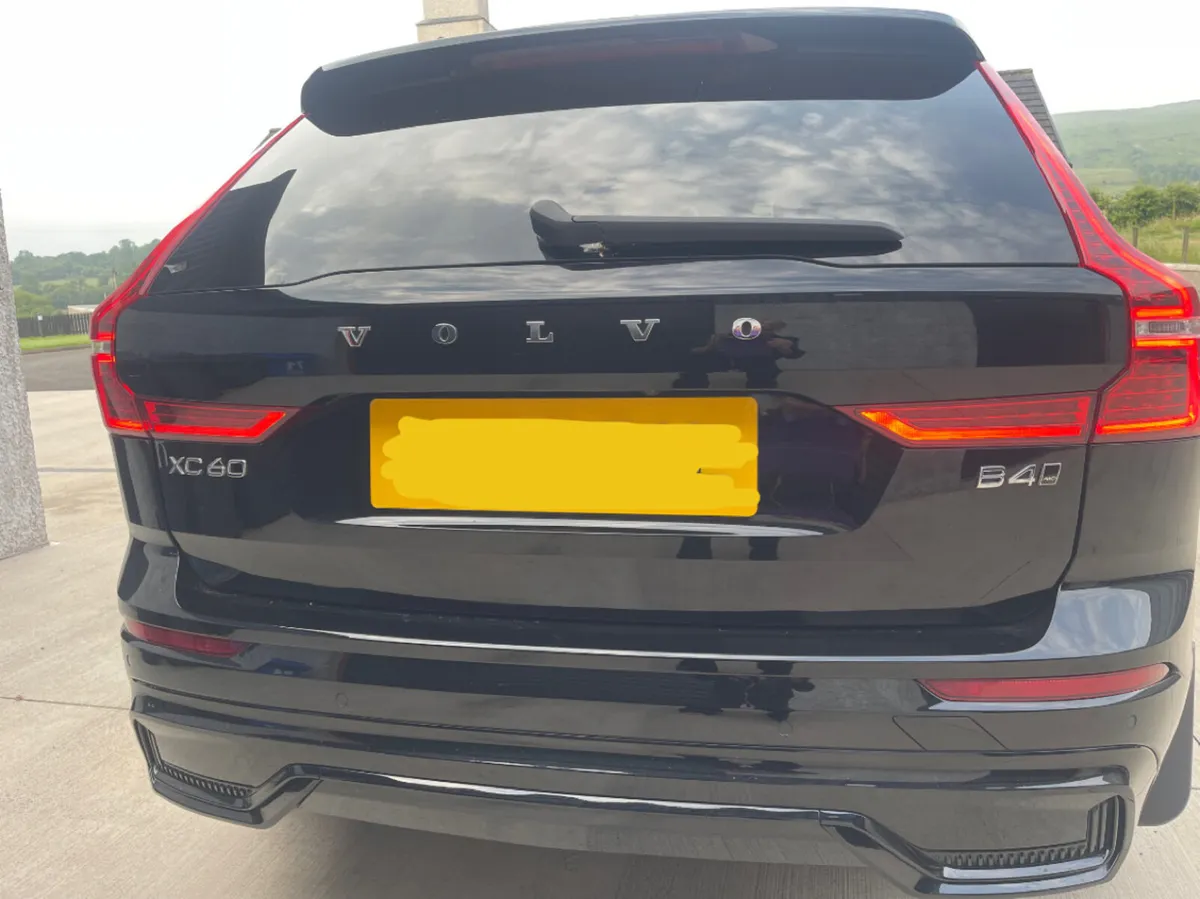 Volvo XC60 AWD - Image 2