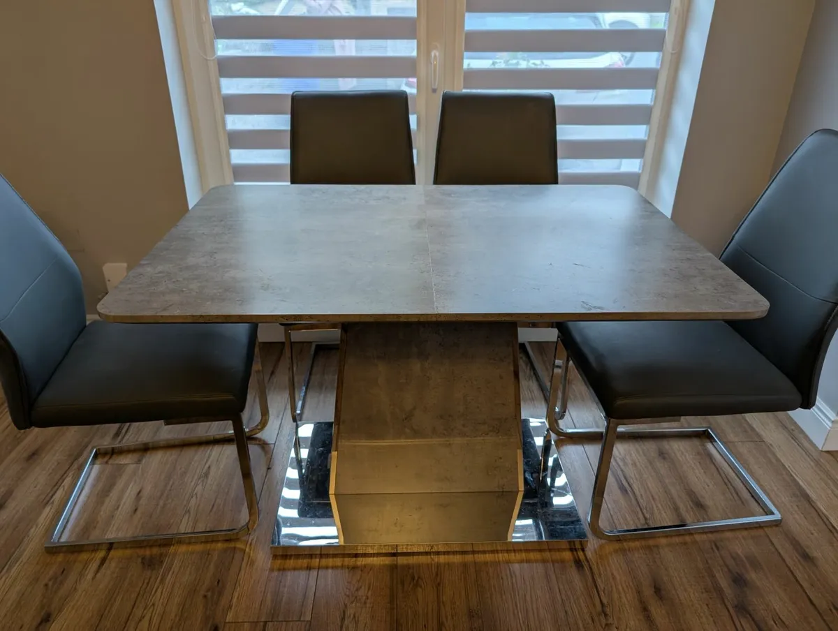 Dining table & 6 chairs - Image 4