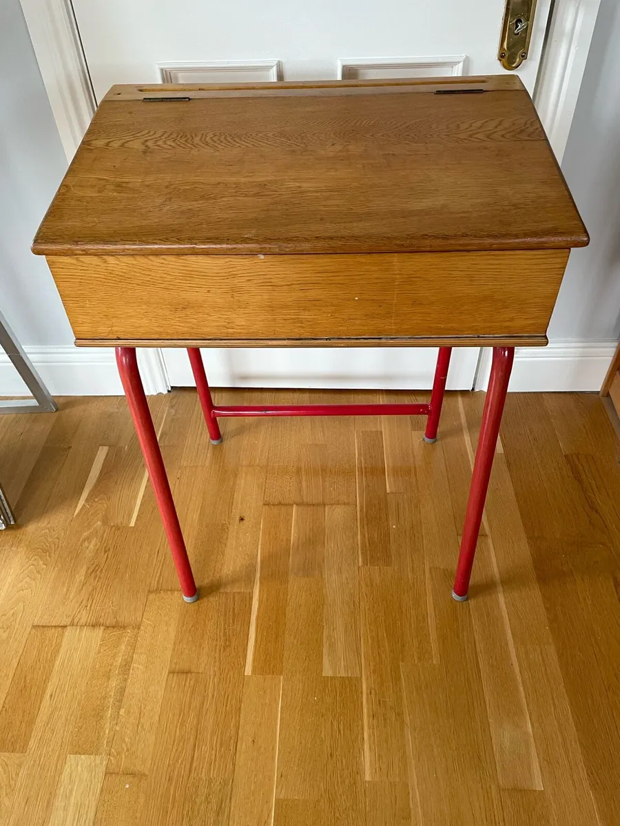 Child desk - Image 1