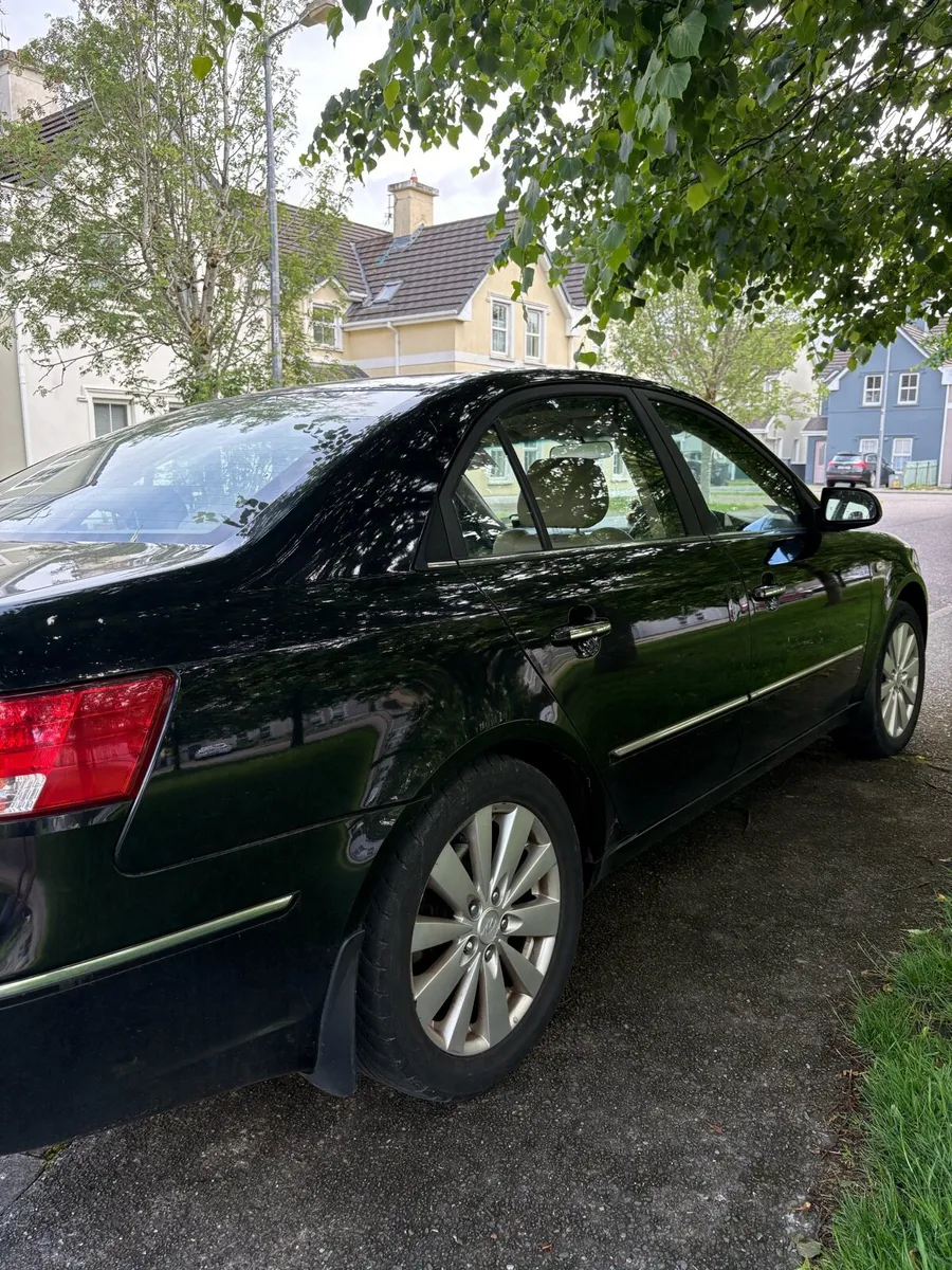 Hyundai Sonata LOW MILAGE! - Image 4
