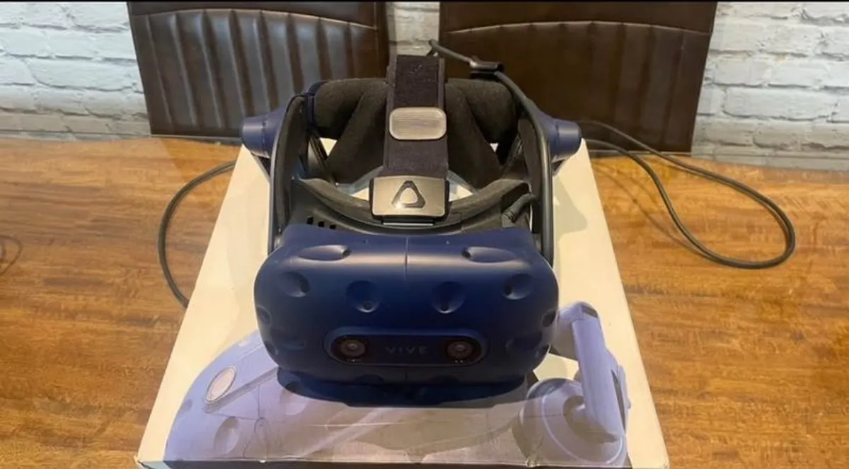 HTC Vive Pro 1 full kit - Image 2