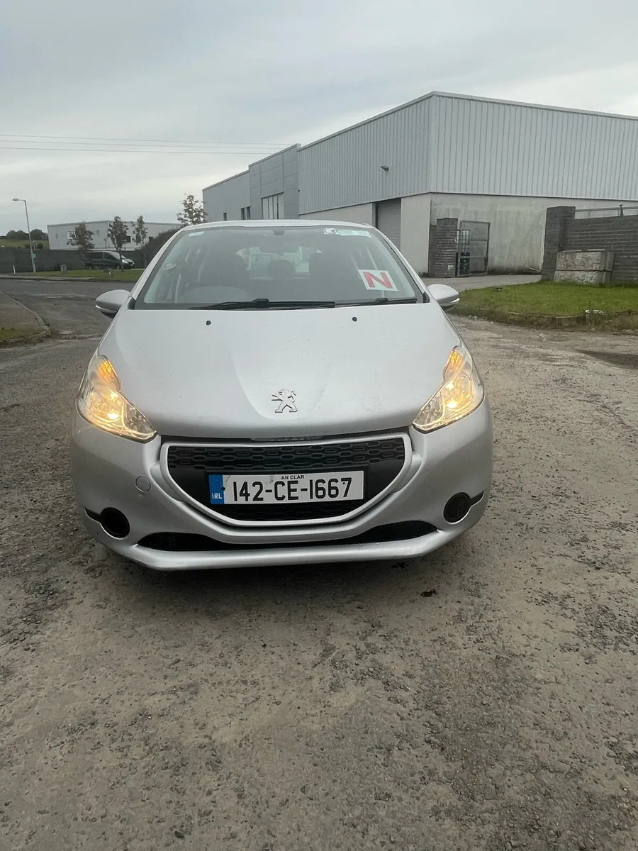 142 Peugeot 208 1.2 Petrol NCT 06,26 Tax 10,25 - Image 3