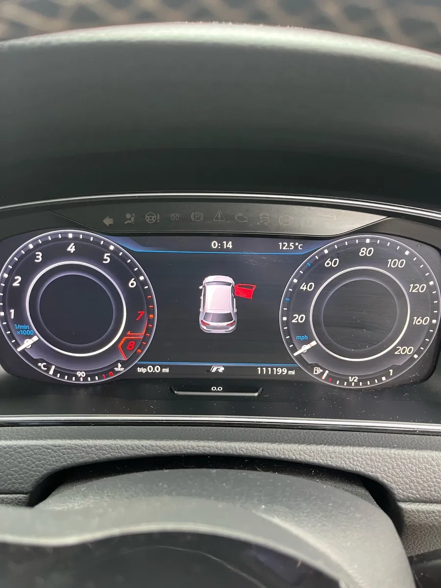 Volkswagen Golf R - Image 4