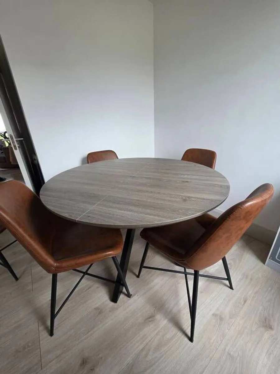 Extendable Dinning Table & Chairs - Image 1