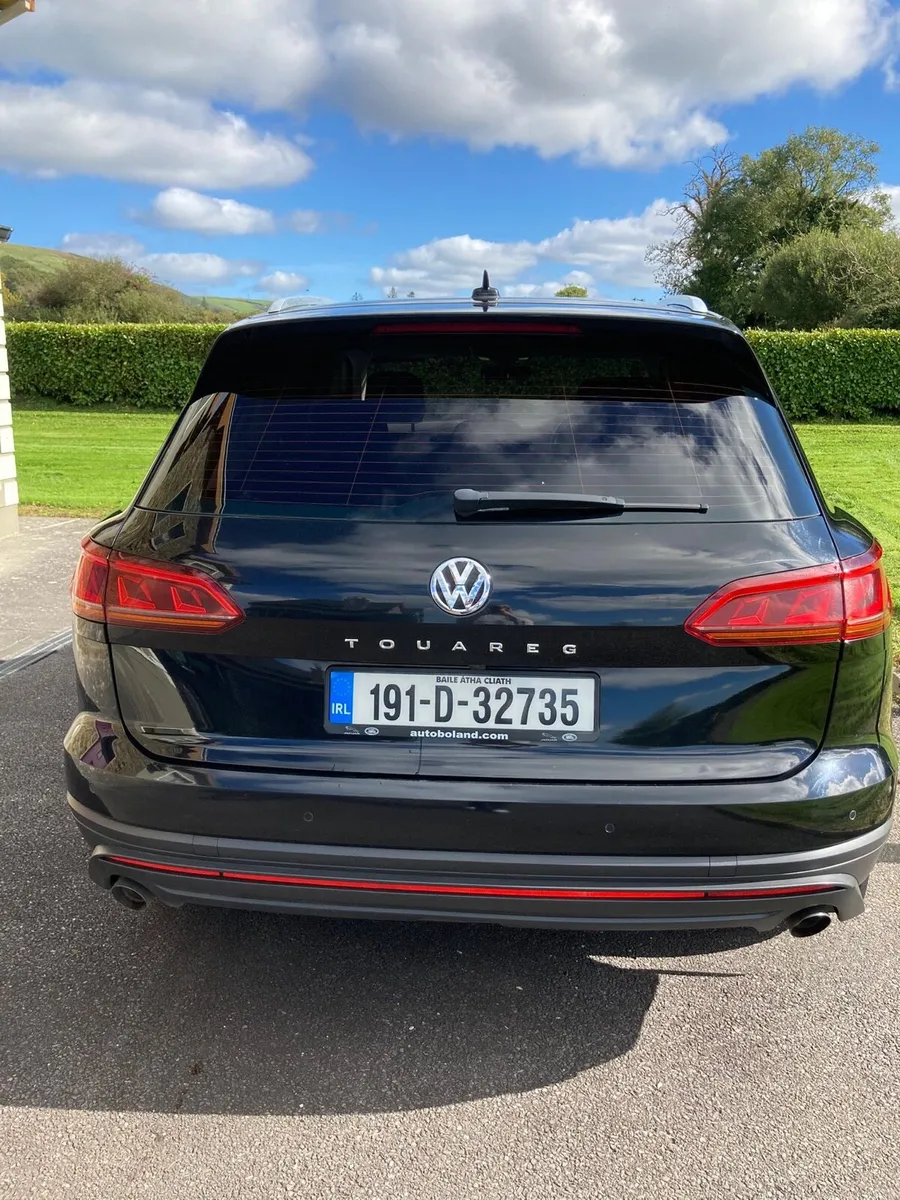 Volkswagen Touraeg 2019 Passenger - Image 4