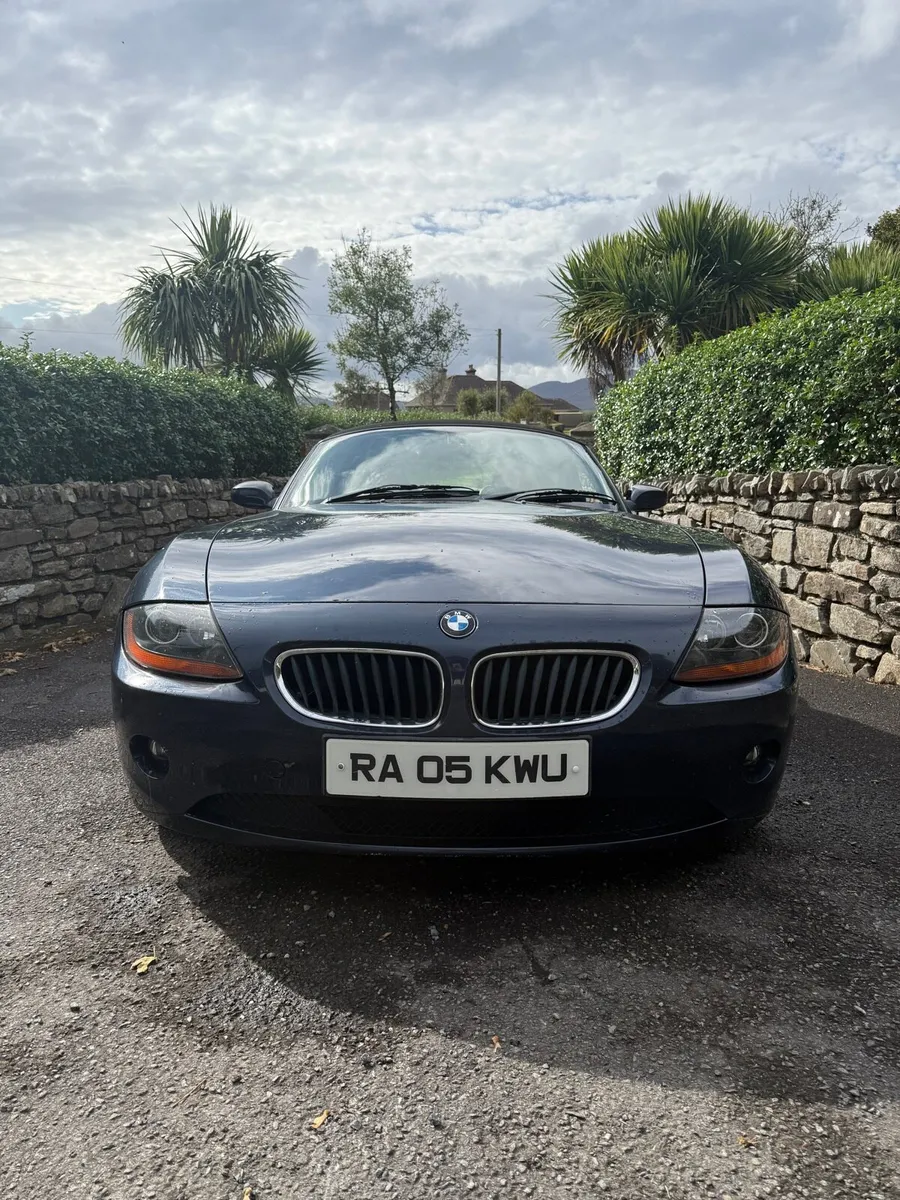 2005 BMW Z4 Convertible 6 Cylinder LOW MILES ** - Image 2