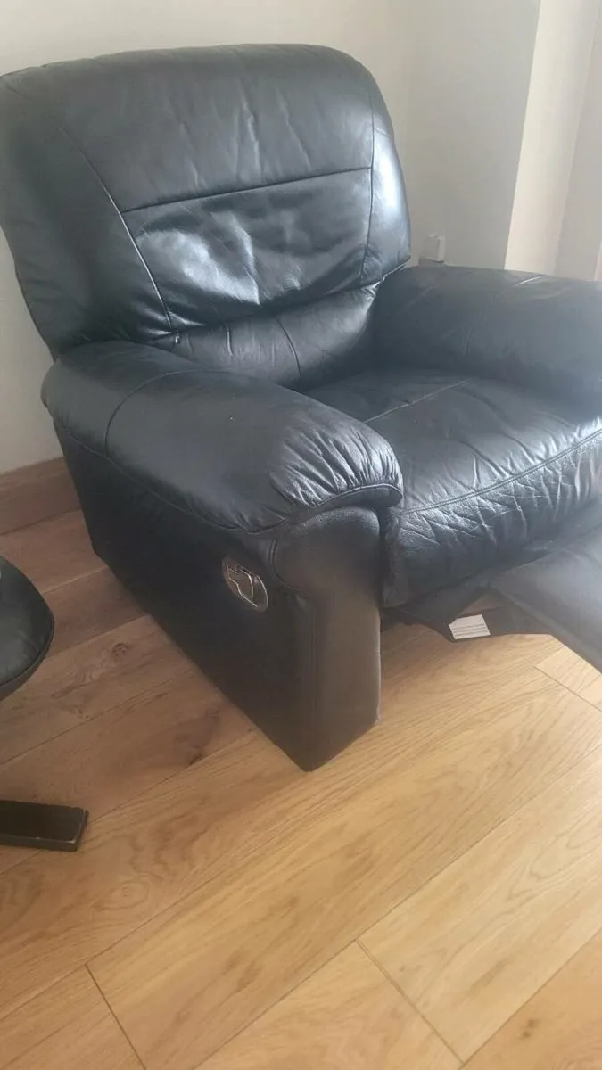 Leather recliner - Image 3
