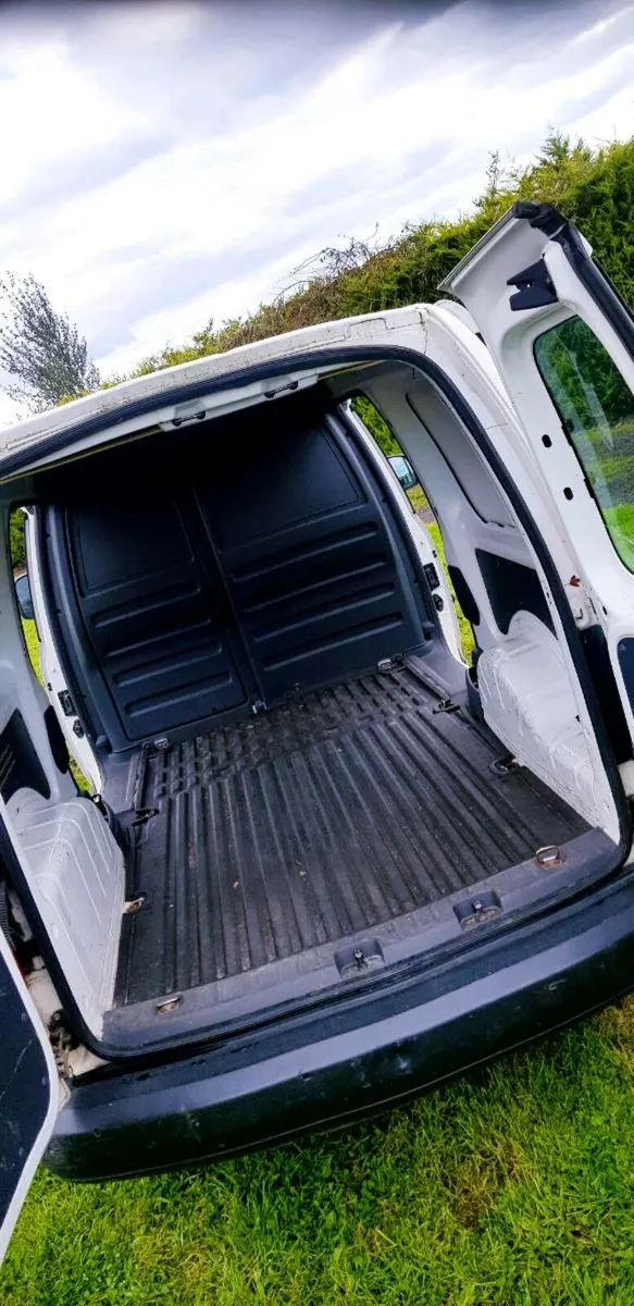 Volkswagen caddy maxi van,  clean , 1.6 tdi - Image 2