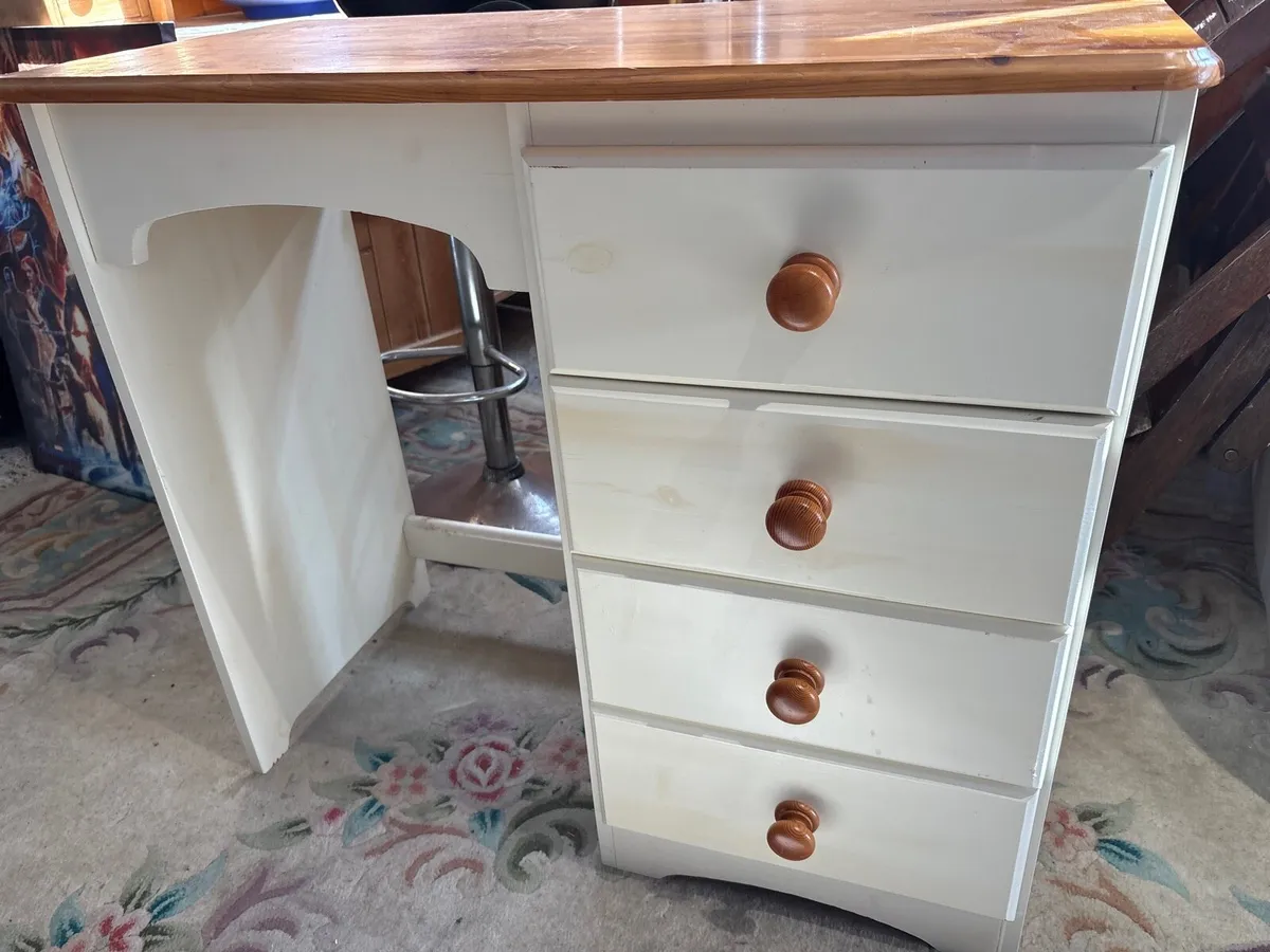 Neat study desk - Image 1
