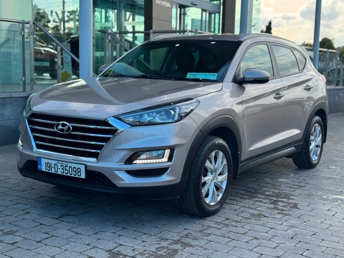Hyundai Tucson 2WD Executive Petrol  Leather  Rar - Image 4