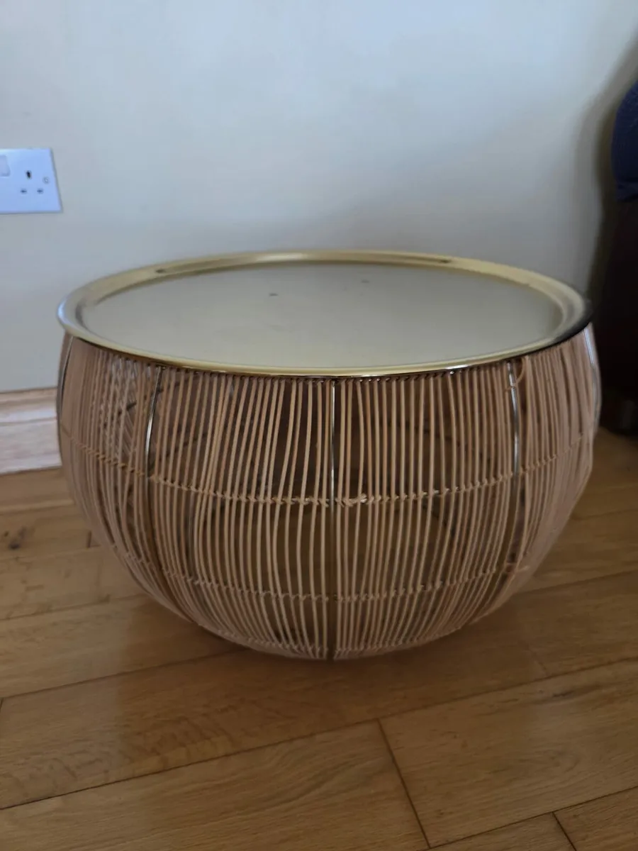 Gold round coffee table - Image 2
